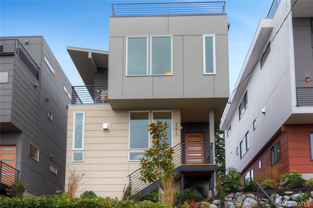 3277 37th Ave SW Unit  Seattle WA 98126