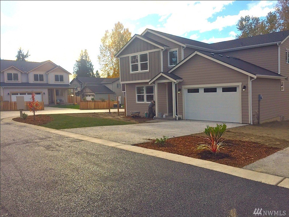 9924 9th Ave Ct E Unit  Tacoma WA 98445