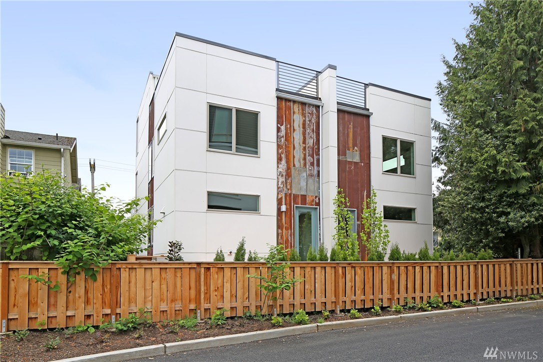 3238 B S Edmunds St Seattle WA 98118