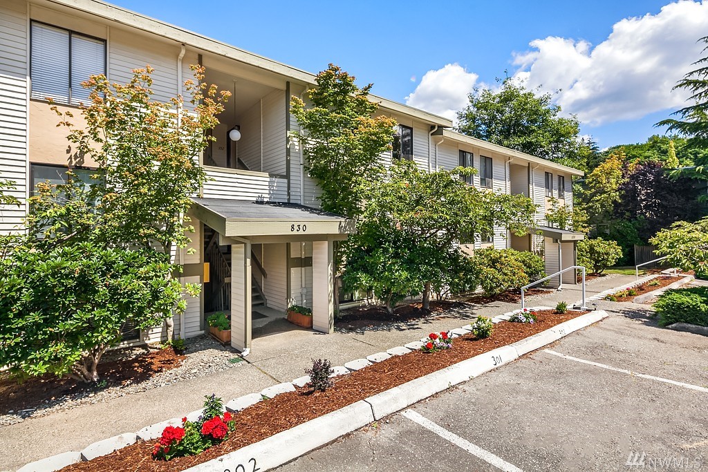 830 Kirkland Way Unit 302 Unit 302 Kirkland WA 98033